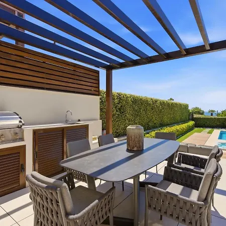 Velaya Beachfront Sanctuary Εστεπόνα