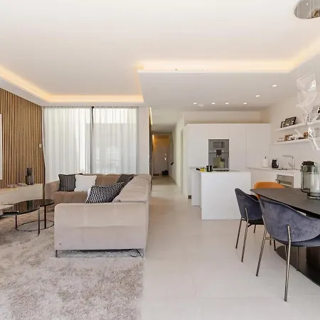Velaya Beachfront Sanctuary Εστεπόνα