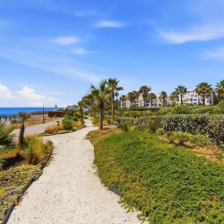 Velaya Beachfront Sanctuary Feriehus